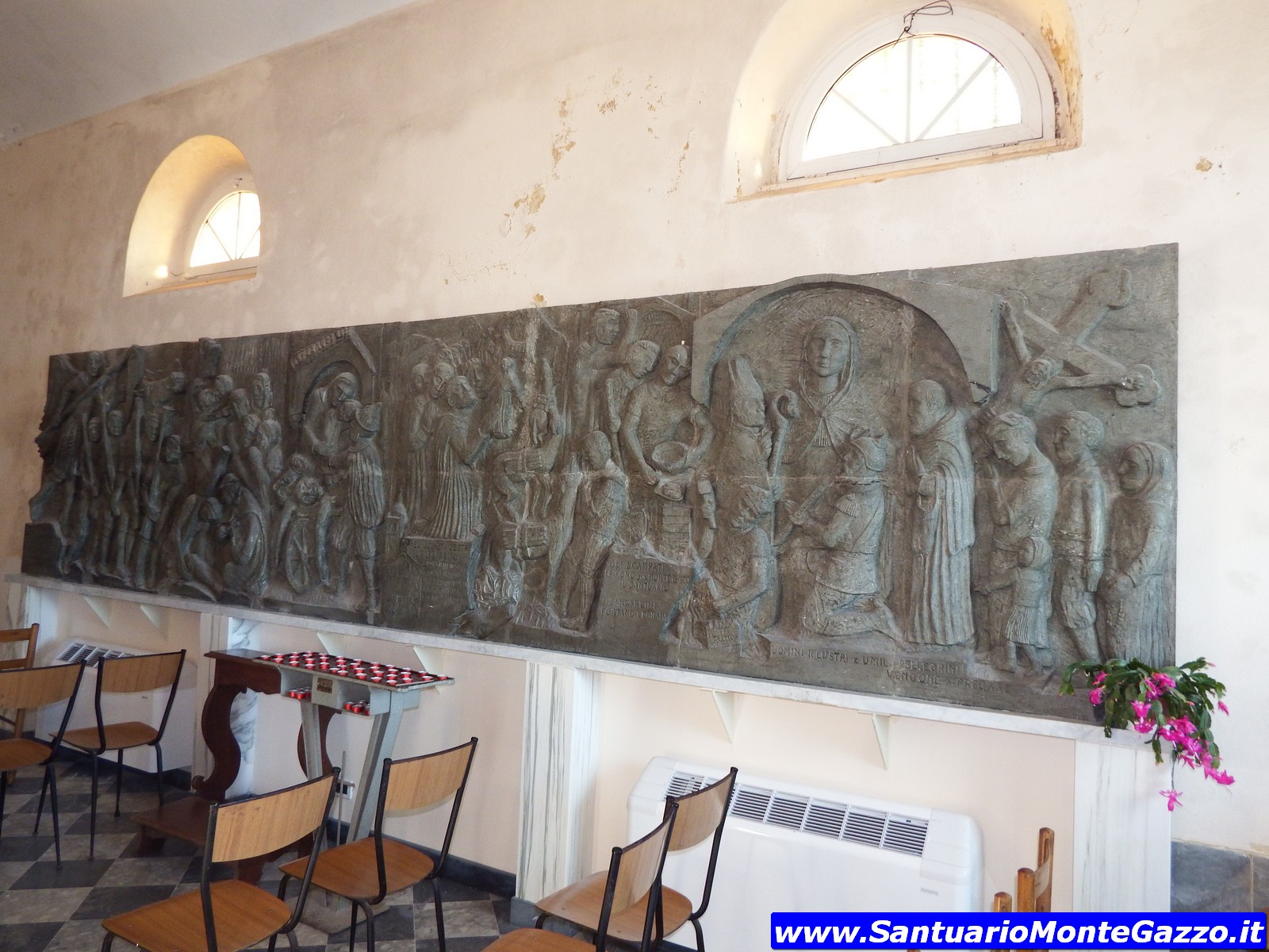 Bassorilievo navata destra Santuario Monte Gazzo